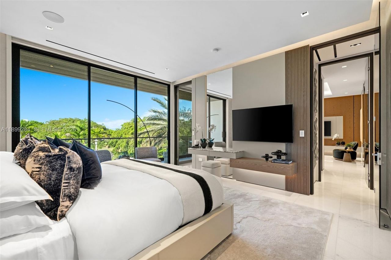 790 Lake Rd, Miami, FL 33137 Photo