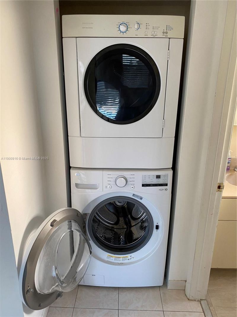 1900 Diana Dr, Unit 3D, Hallandale Beach, FL 33009 Photo