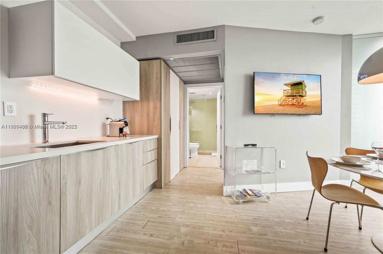 1215 West Ave, Unit 605, Miami Beach, FL 33139 Photo