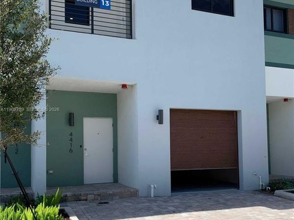 4416 NW 9th St, Plantation, FL 33317