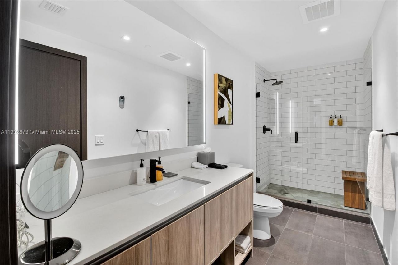 398 NE 5th St, Unit 4719, Miami, FL 33132 Photo