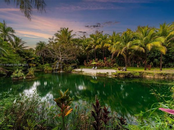 15000 SW 200th St, Miami, FL 33187