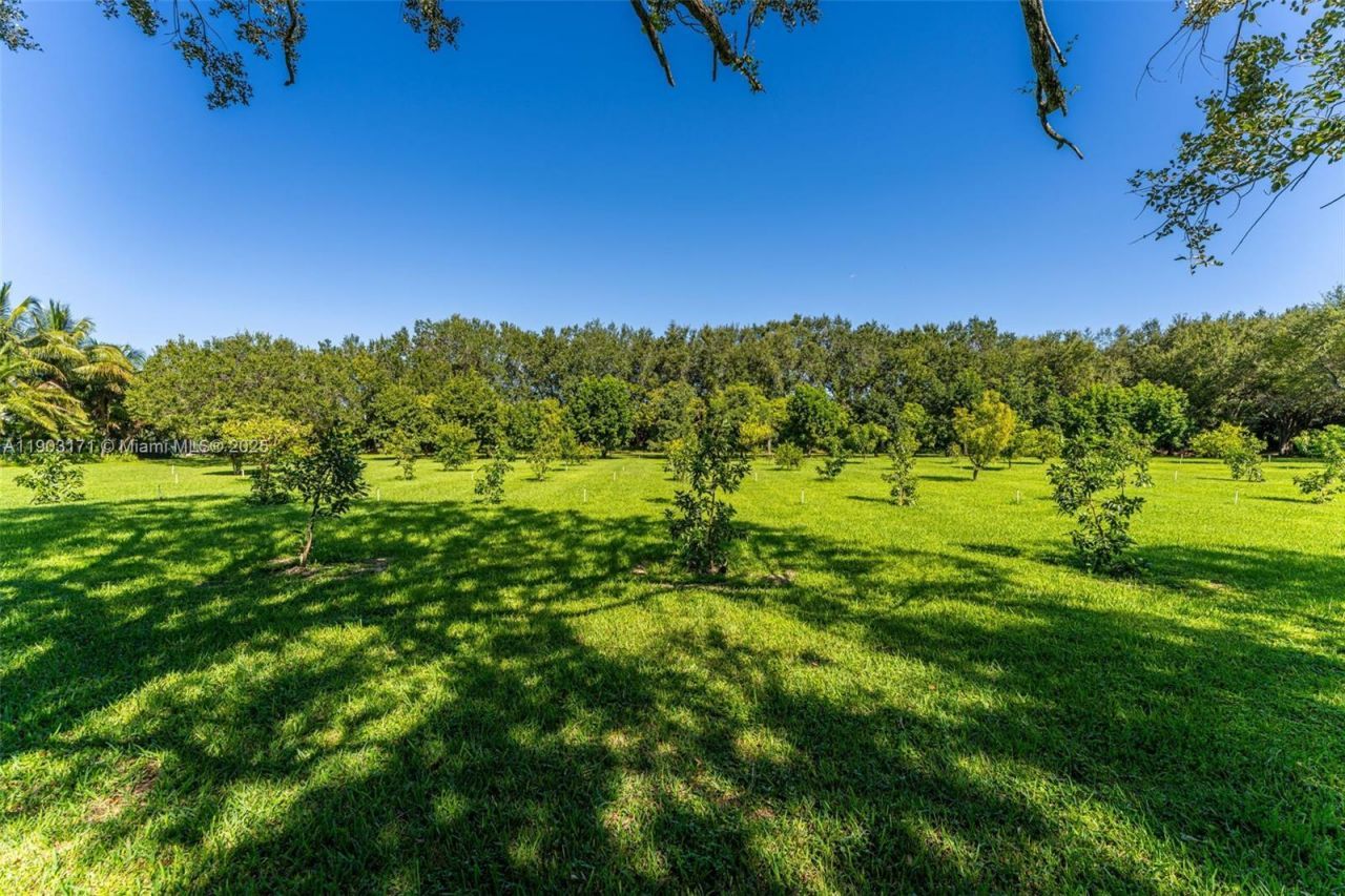 15000 SW 200th St, Miami, FL 33187 Photo