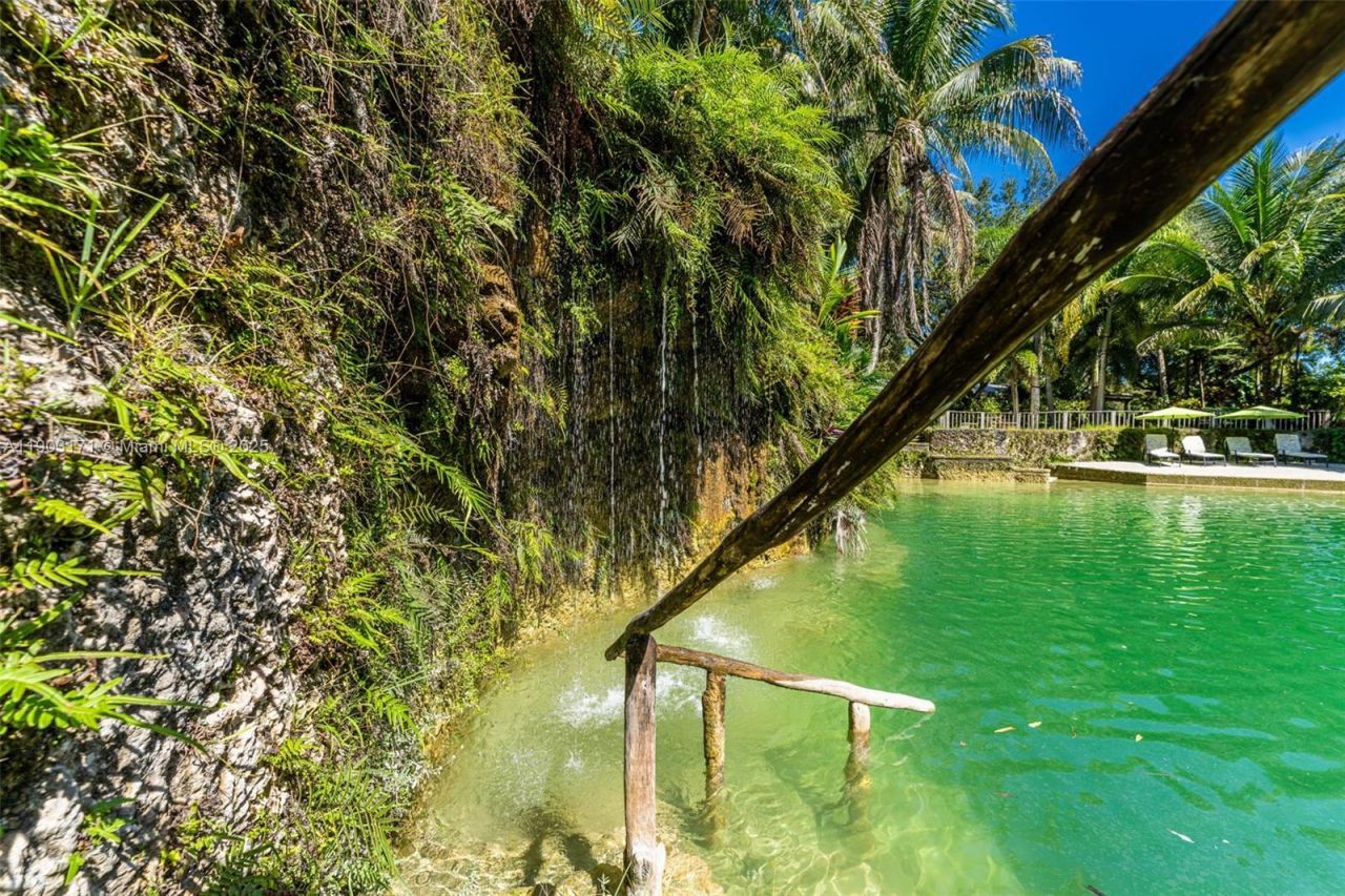 15000 SW 200th St, Miami, FL 33187 Photo