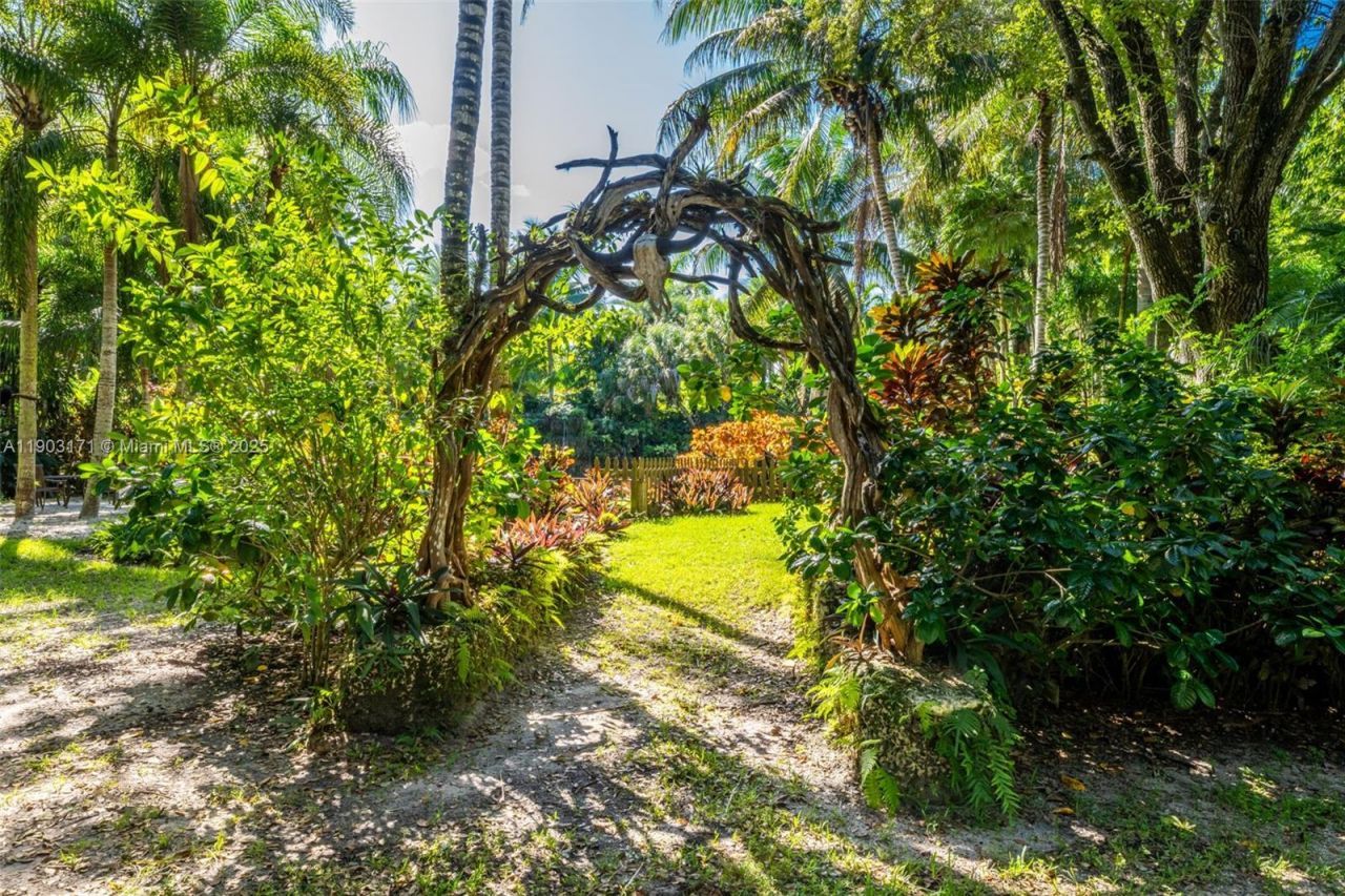 15000 SW 200th St, Miami, FL 33187 Photo