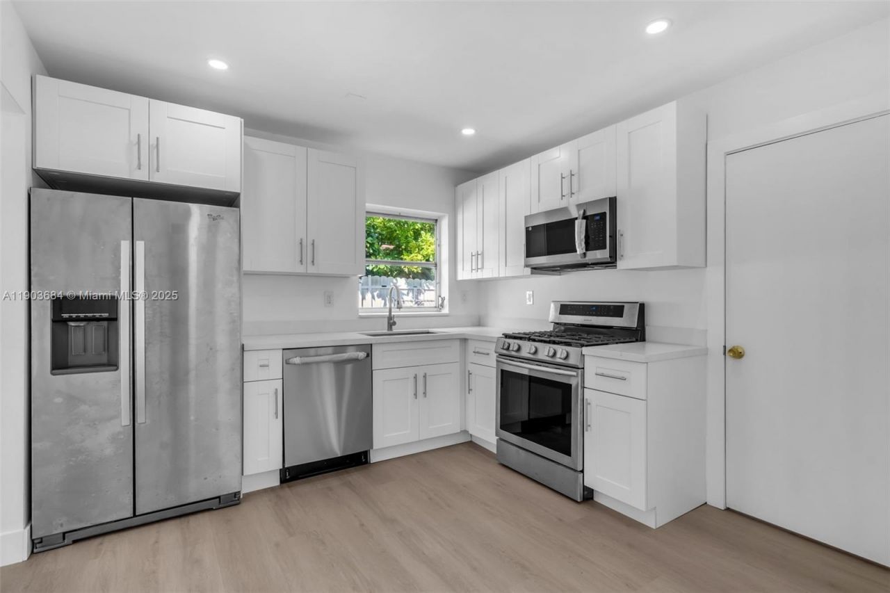 21241 NE 2nd Ave, Miami, FL 33179 Photo