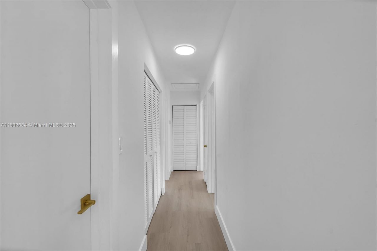 21241 NE 2nd Ave, Miami, FL 33179 Photo