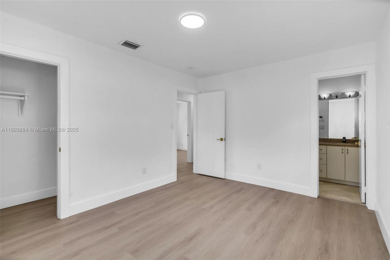 21241 NE 2nd Ave, Miami, FL 33179 Photo