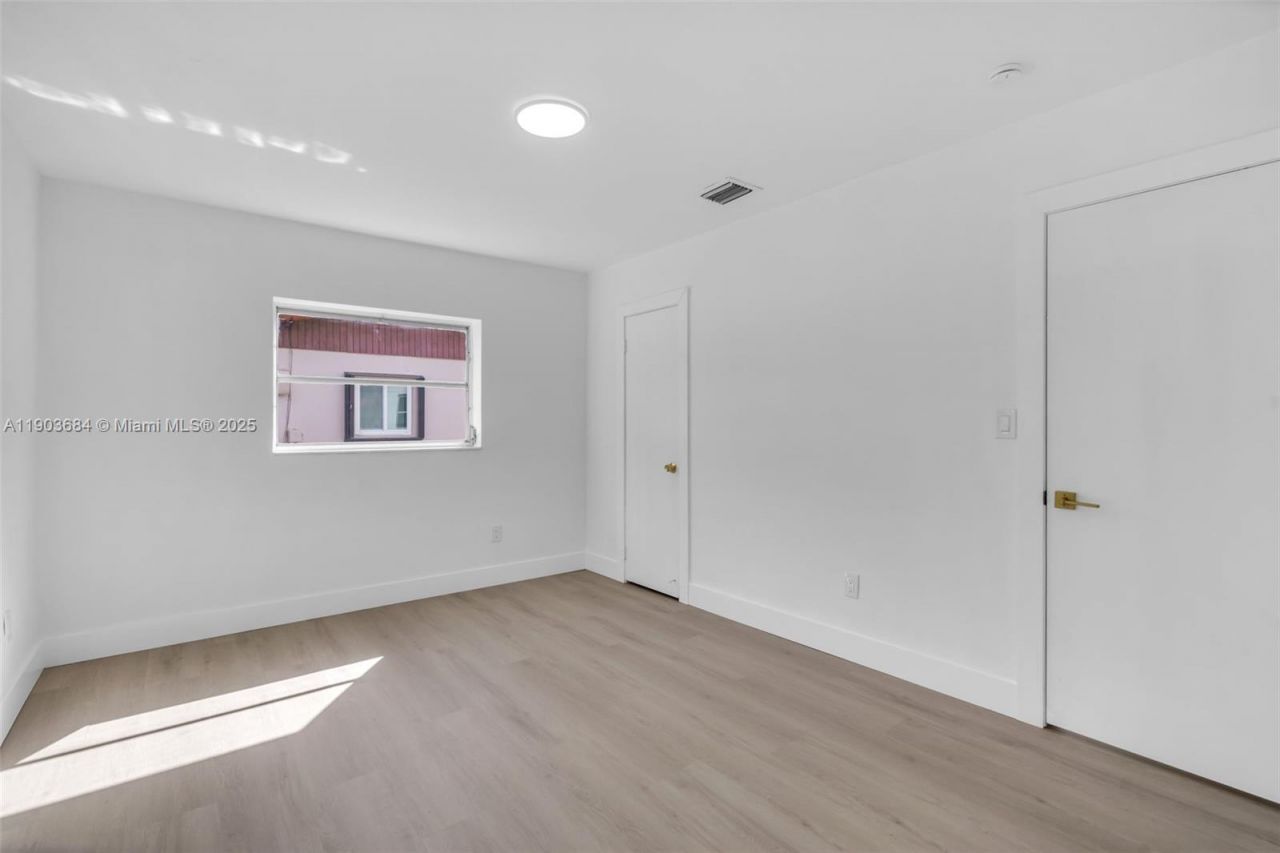 21241 NE 2nd Ave, Miami, FL 33179 Photo