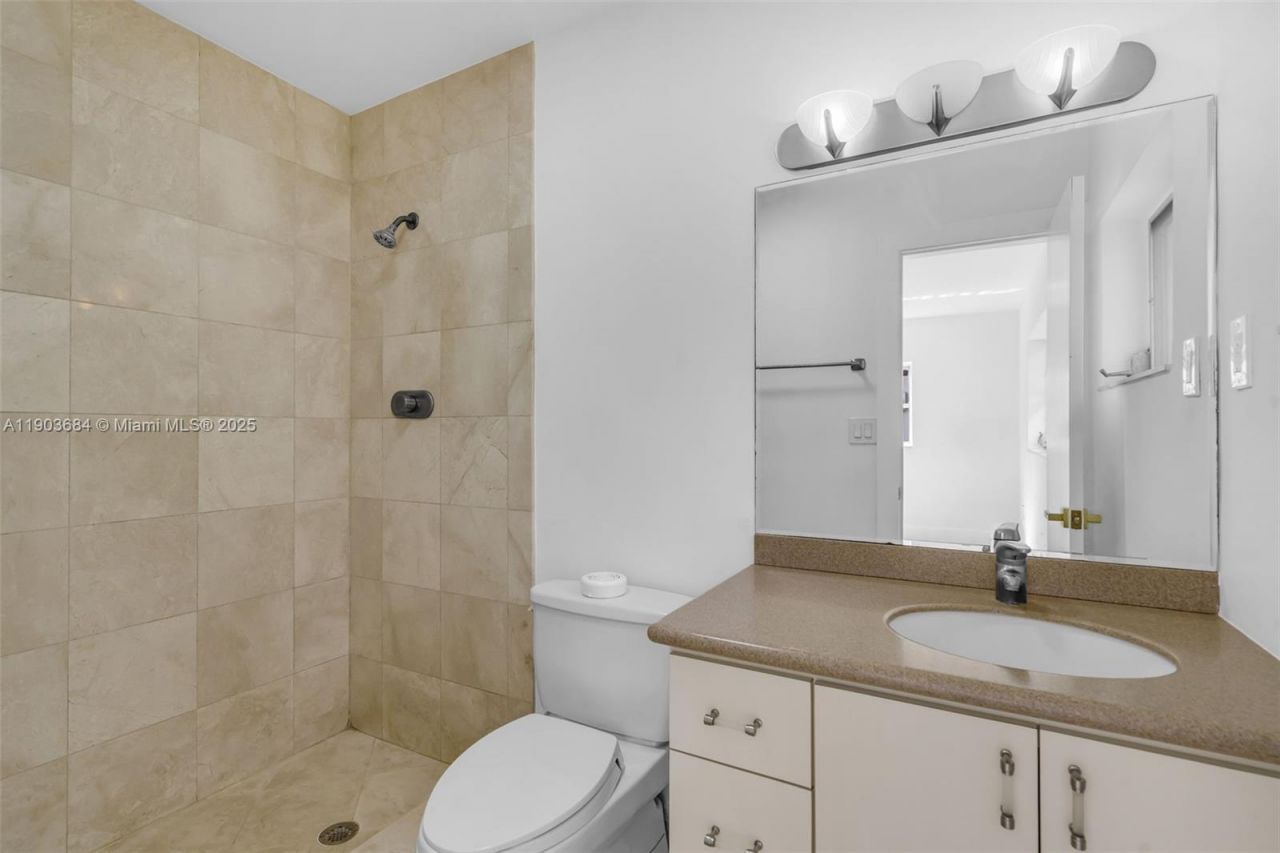 21241 NE 2nd Ave, Miami, FL 33179 Photo