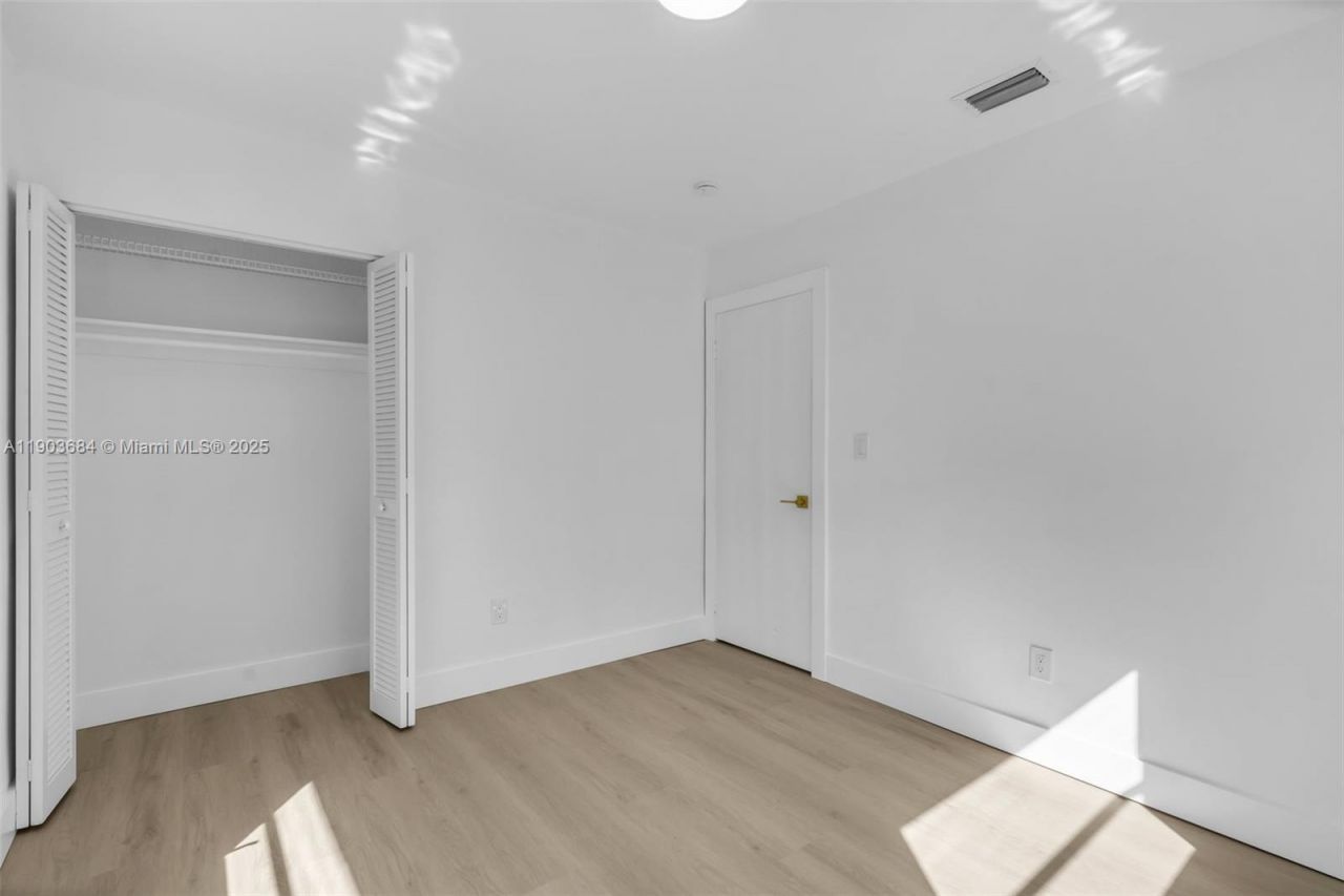 21241 NE 2nd Ave, Miami, FL 33179 Photo