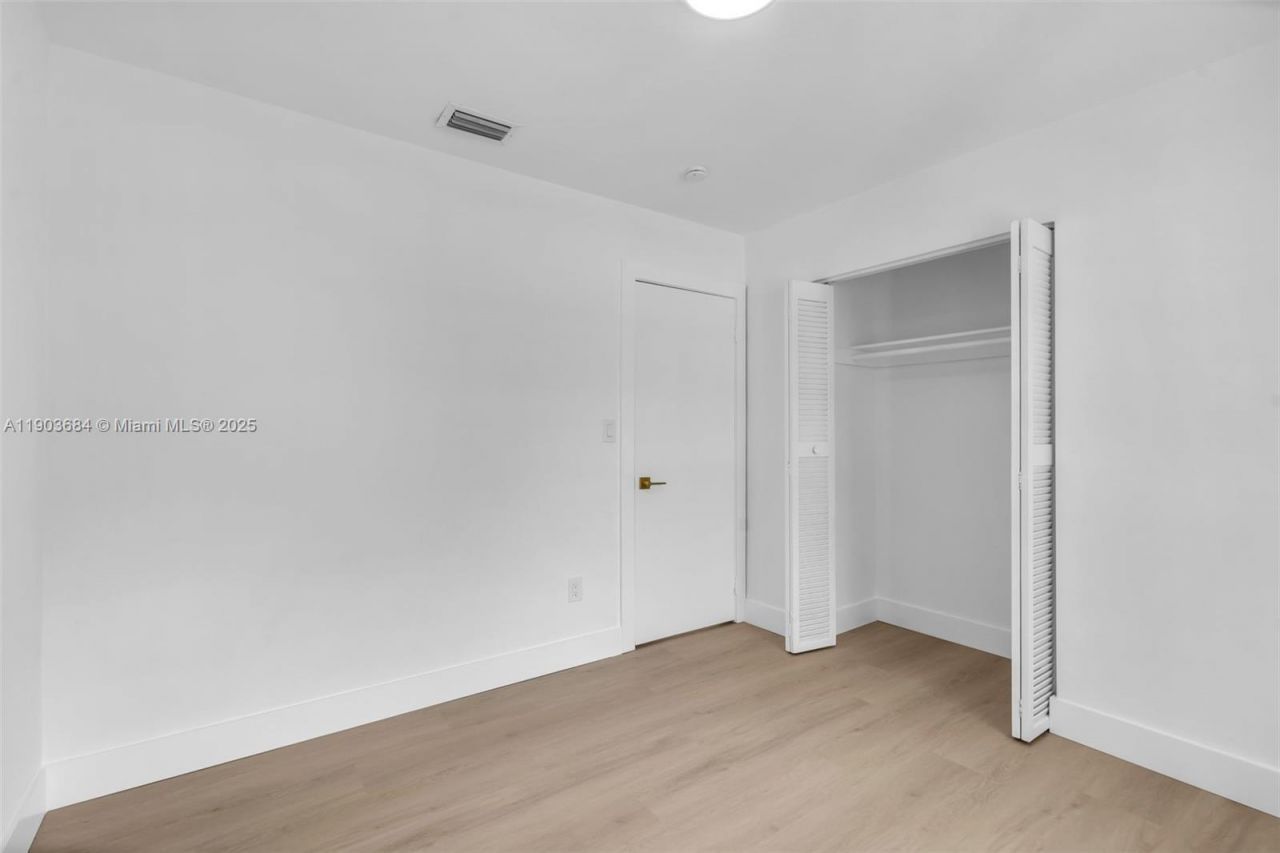 21241 NE 2nd Ave, Miami, FL 33179 Photo