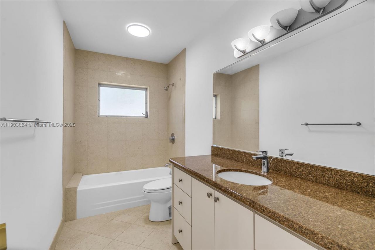 21241 NE 2nd Ave, Miami, FL 33179 Photo