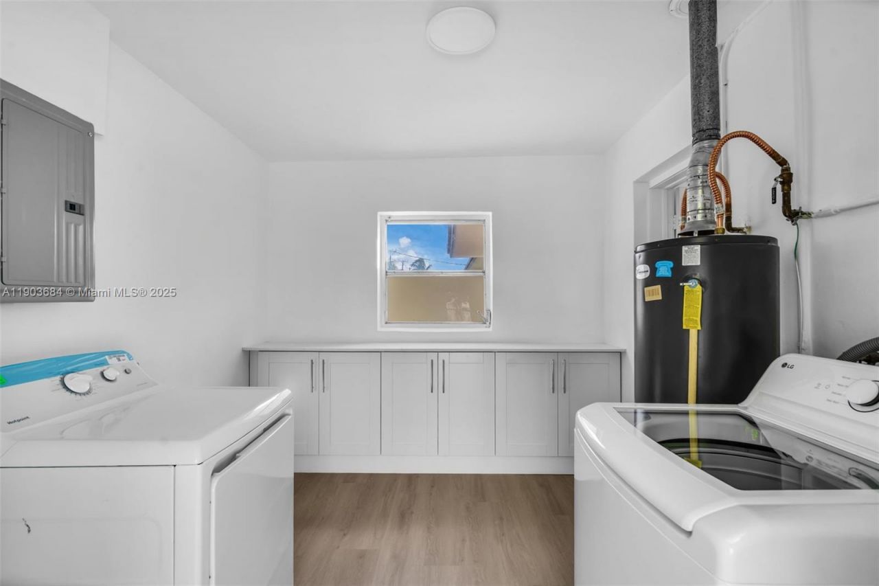 21241 NE 2nd Ave, Miami, FL 33179 Photo