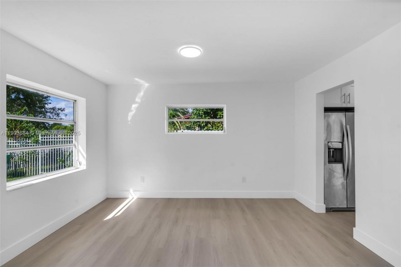 21241 NE 2nd Ave, Miami, FL 33179 Photo