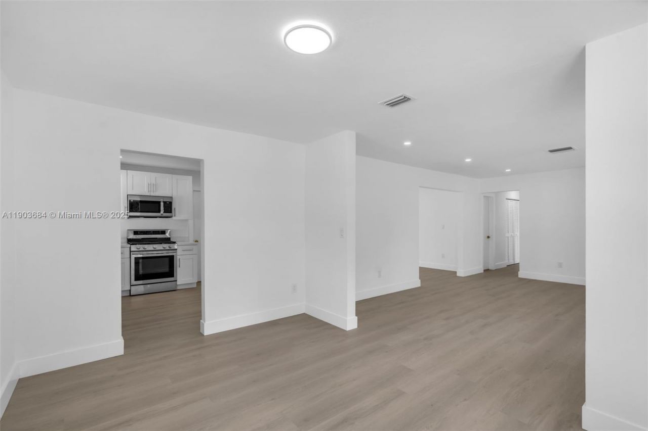 21241 NE 2nd Ave, Miami, FL 33179 Photo