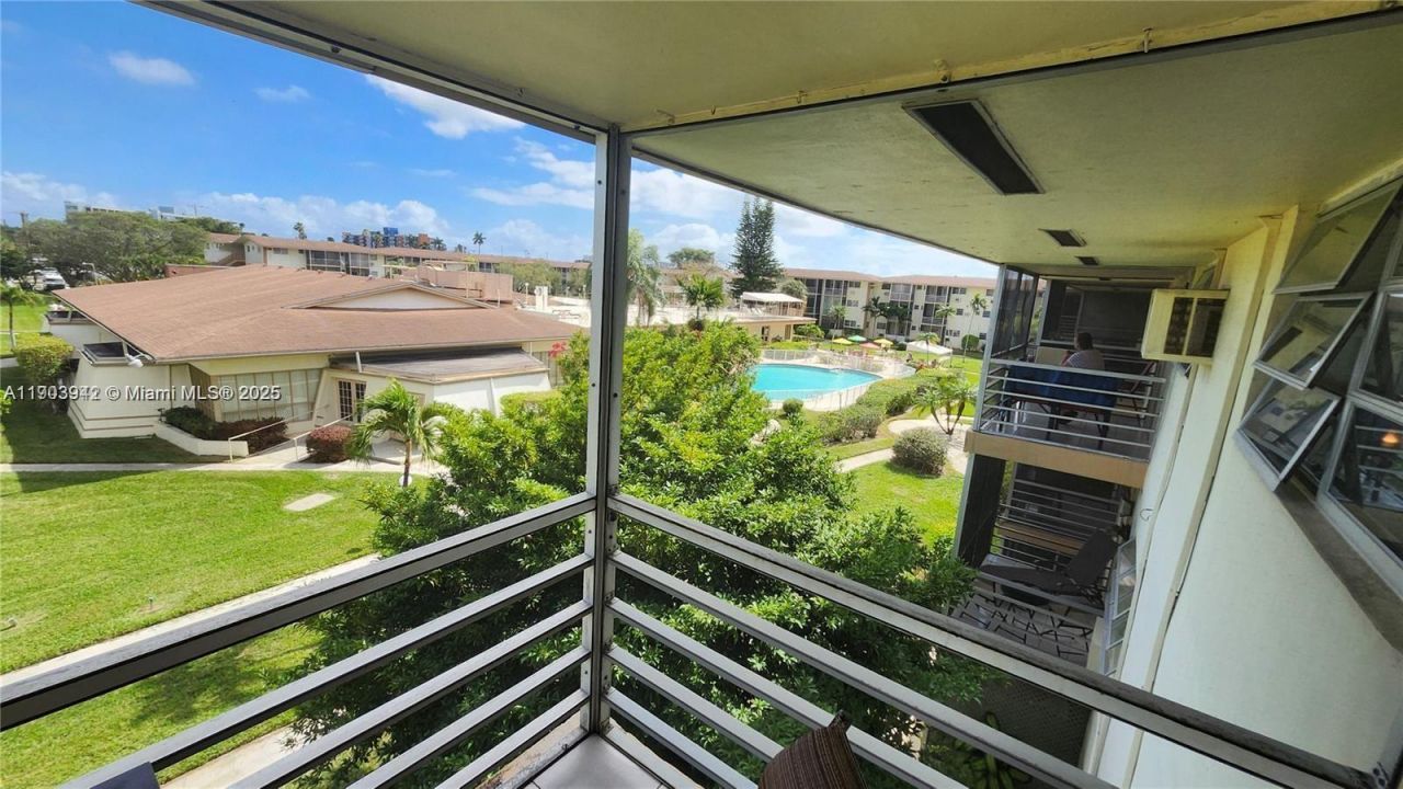 16901 NE 13th Ave, Unit 306, Miami, FL 33162 Photo