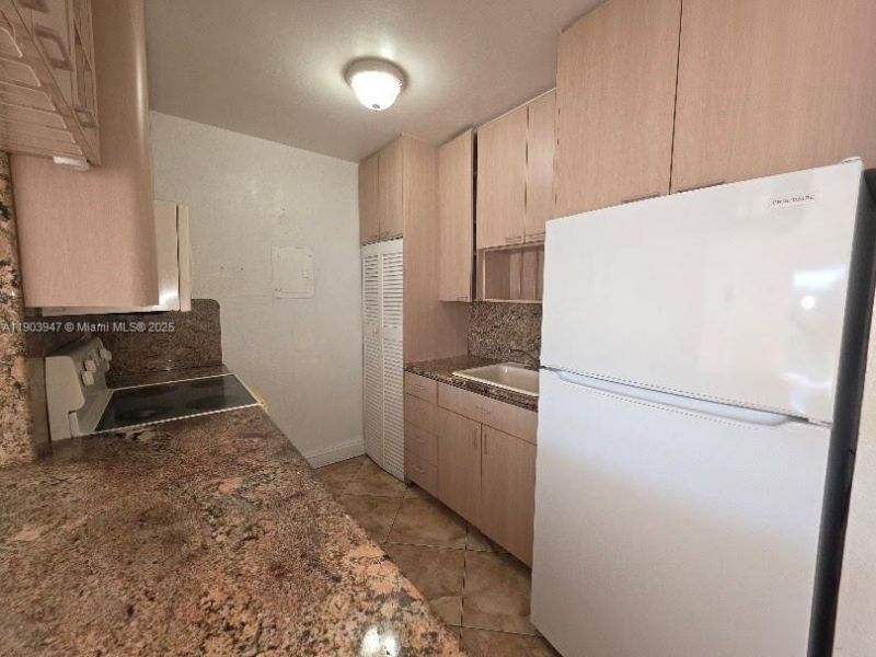 5505 NW 7th St, Unit W401, Miami, FL 33126 Photo