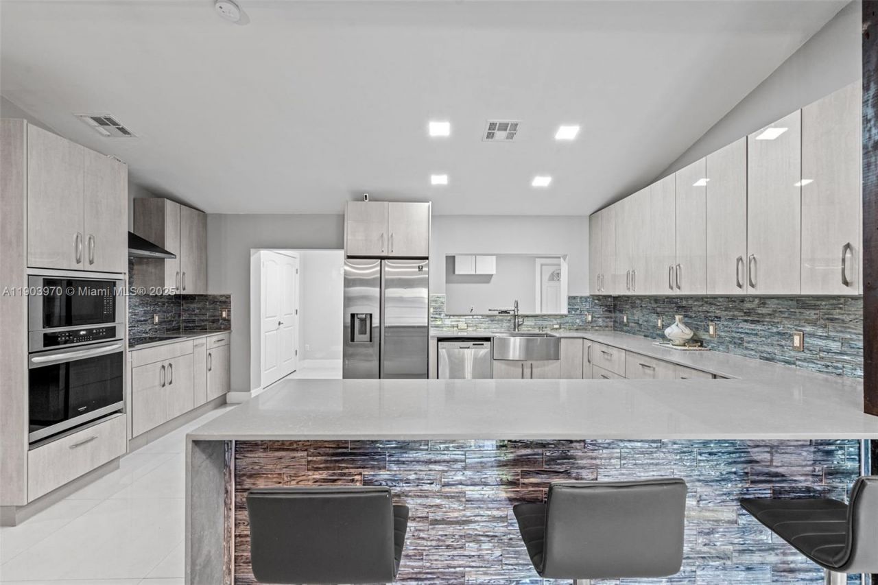 15281 SW 153rd St, Miami, FL 33187 Photo