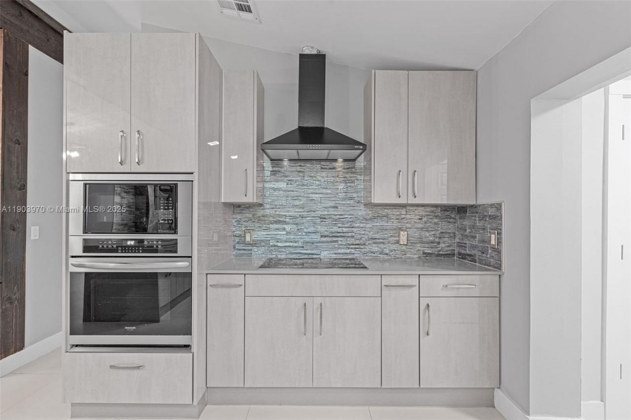 15281 SW 153rd St, Miami, FL 33187 Photo