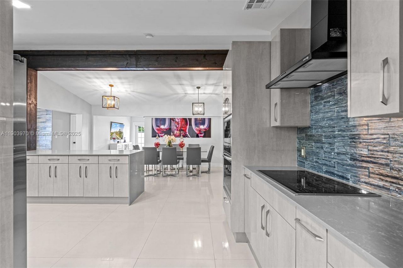 15281 SW 153rd St, Miami, FL 33187 Photo