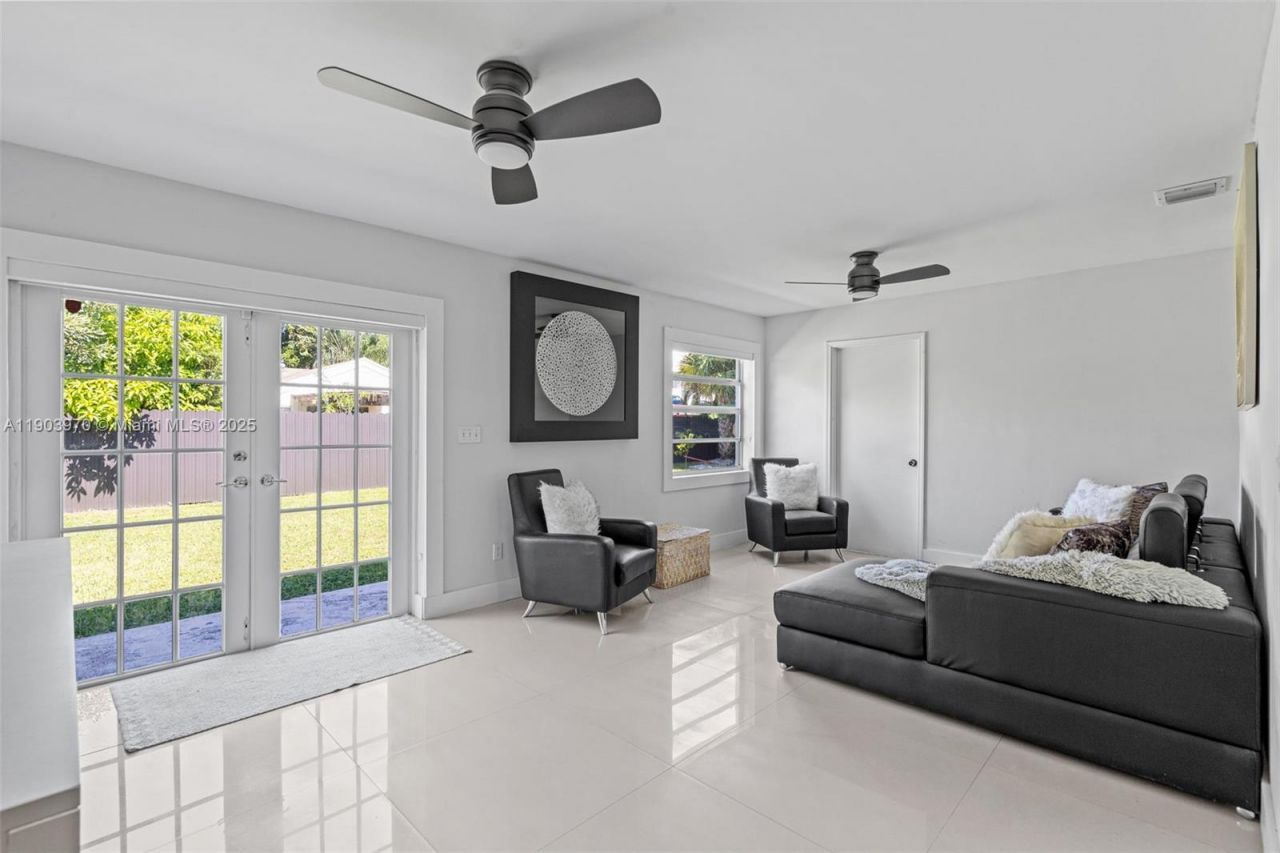 15281 SW 153rd St, Miami, FL 33187 Photo