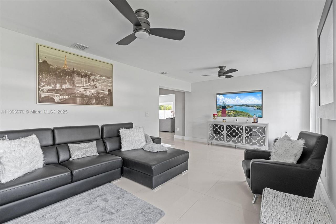 15281 SW 153rd St, Miami, FL 33187 Photo