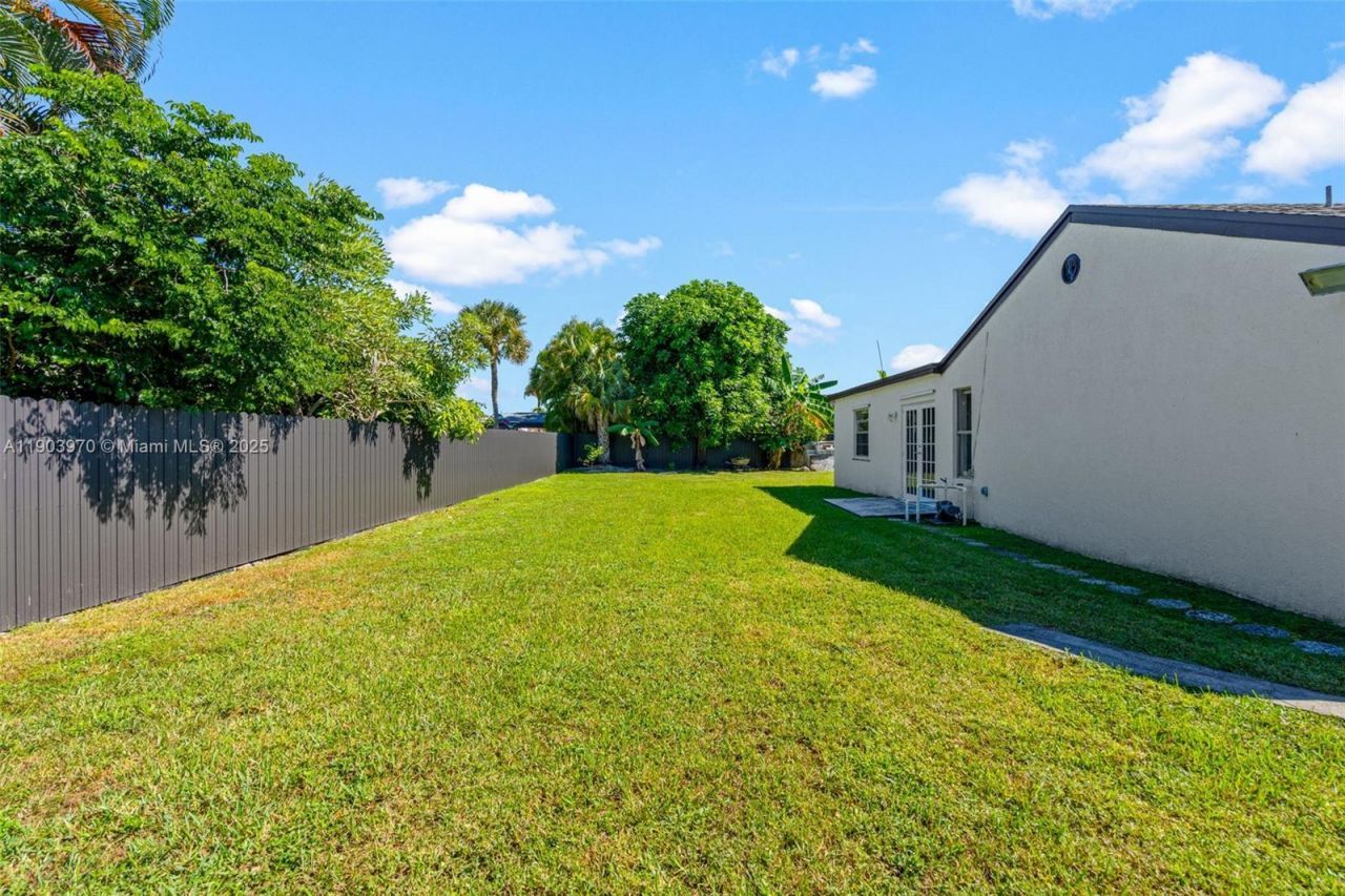 15281 SW 153rd St, Miami, FL 33187 Photo