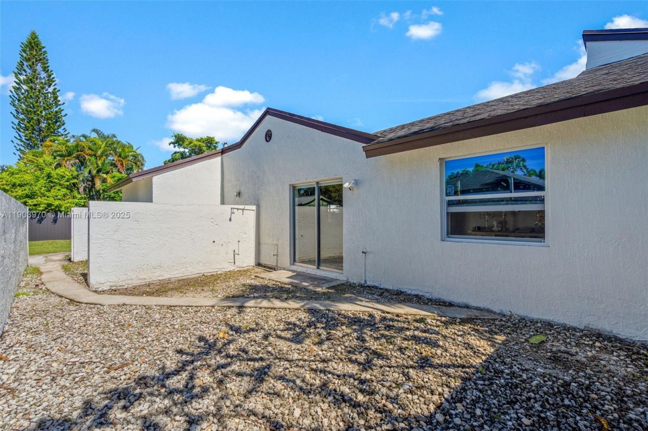 15281 SW 153rd St, Miami, FL 33187 Photo