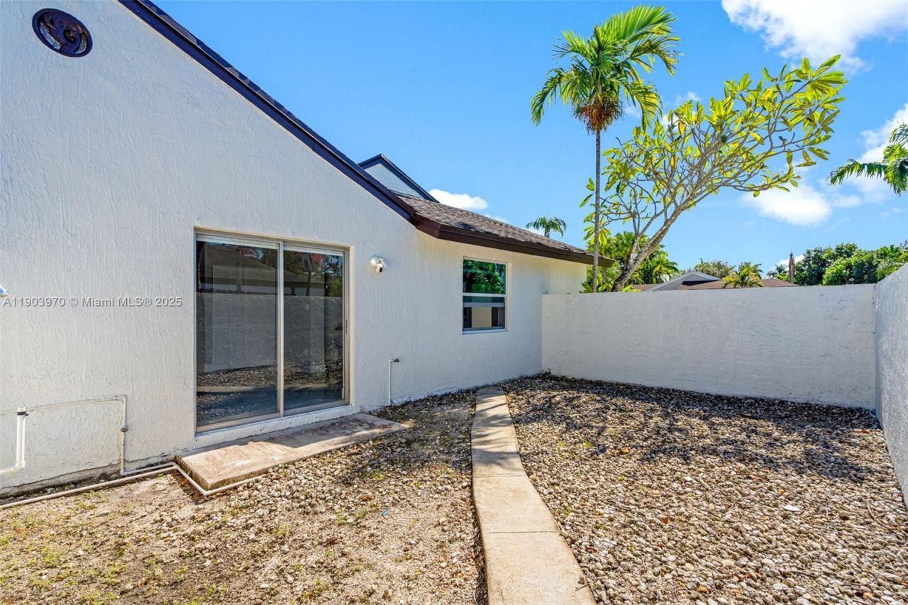 15281 SW 153rd St, Miami, FL 33187 Photo