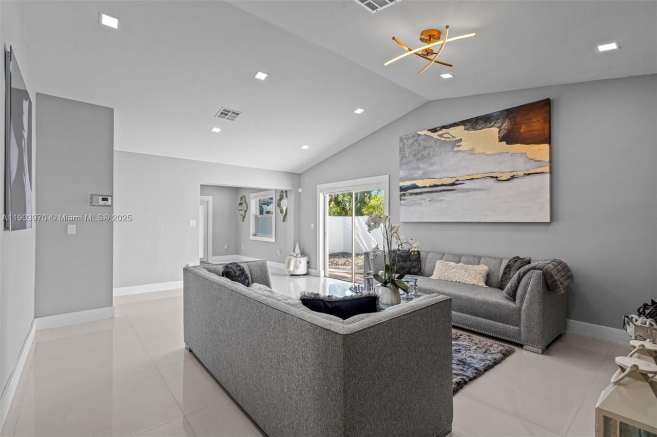 15281 SW 153rd St, Miami, FL 33187 Photo