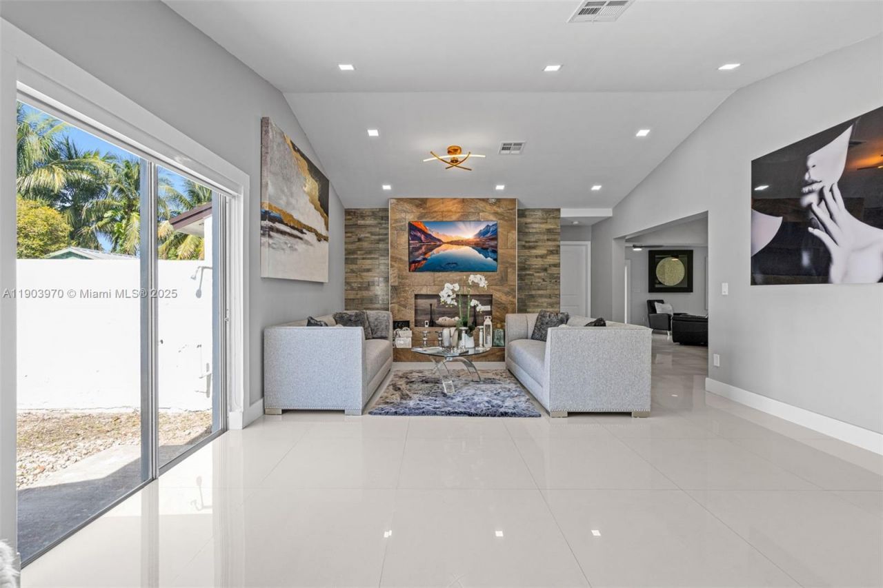 15281 SW 153rd St, Miami, FL 33187 Photo