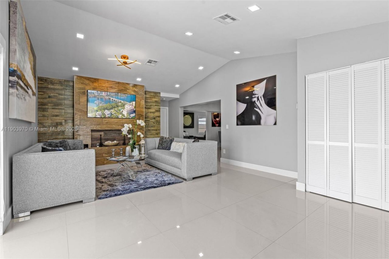 15281 SW 153rd St, Miami, FL 33187 Photo