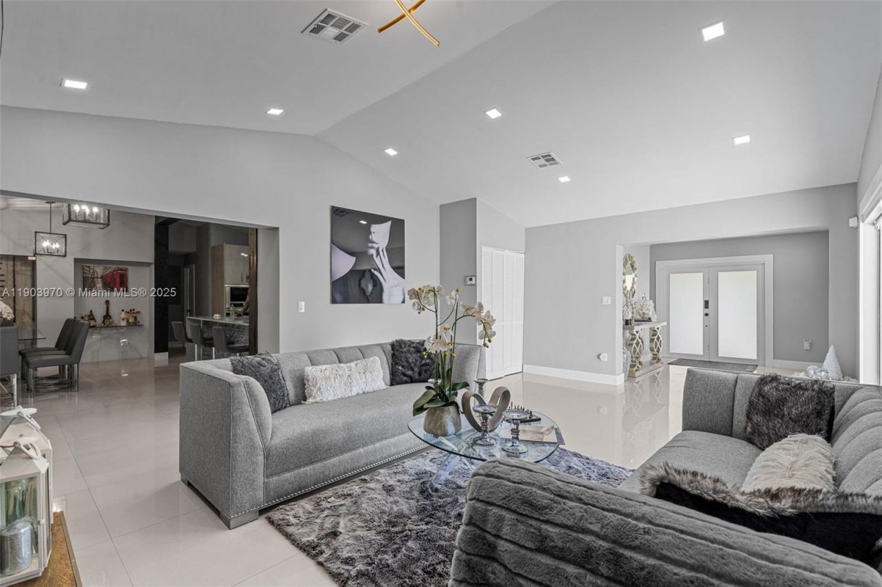 15281 SW 153rd St, Miami, FL 33187 Photo