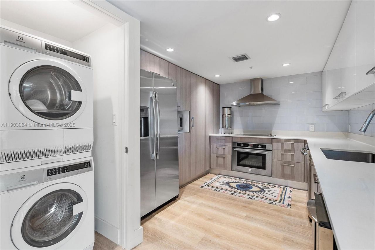 1133 102nd St, Unit 301, Bay Harbor Islands, FL 33154 Photo