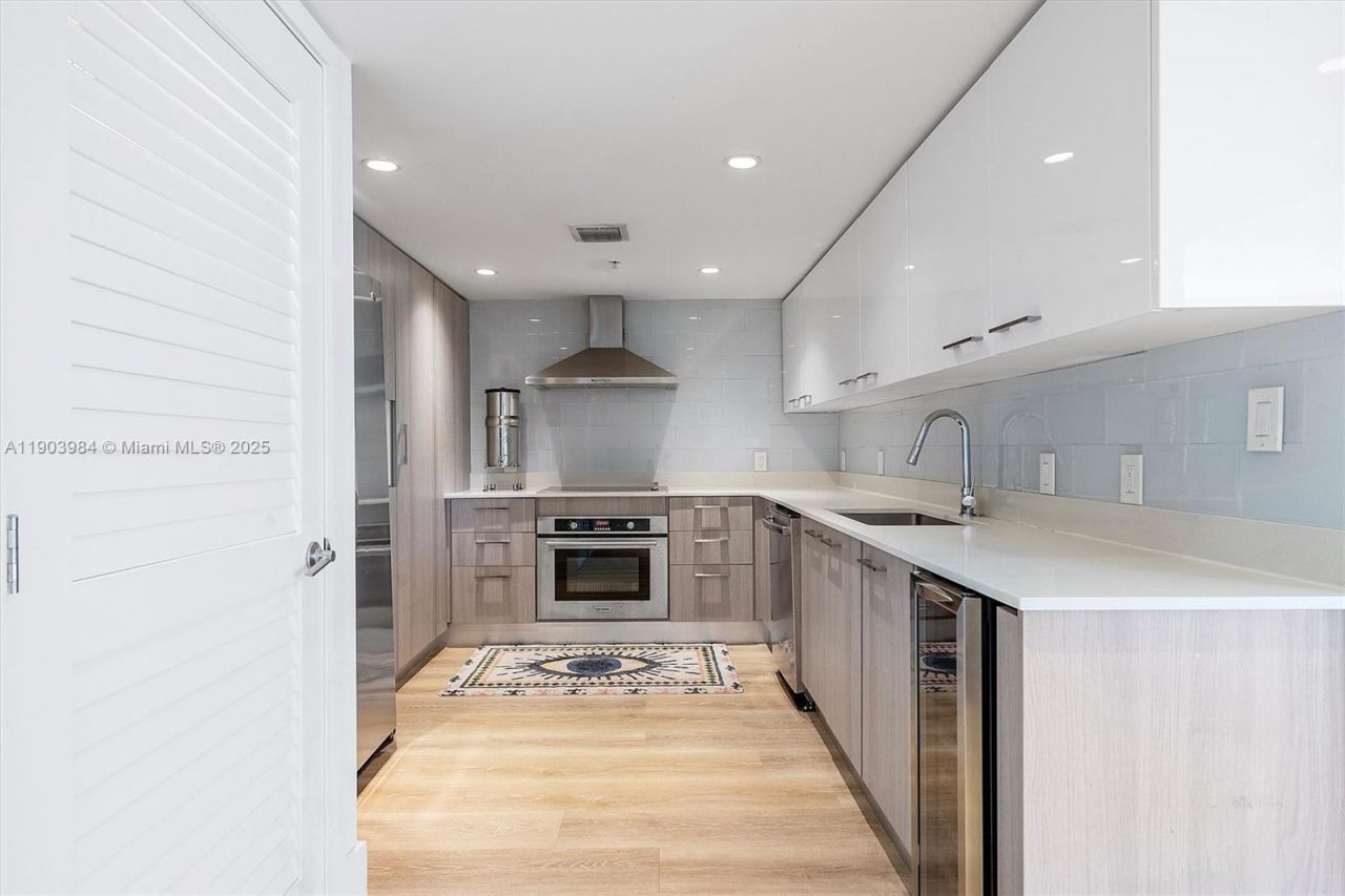 1133 102nd St, Unit 301, Bay Harbor Islands, FL 33154 Photo