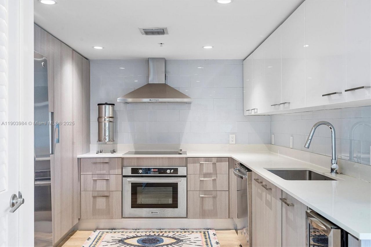 1133 102nd St, Unit 301, Bay Harbor Islands, FL 33154 Photo