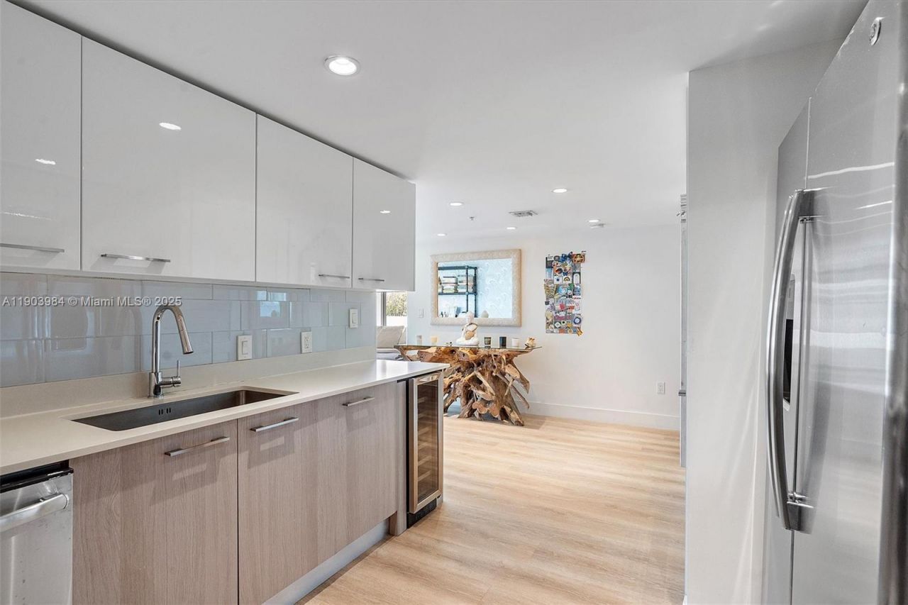 1133 102nd St, Unit 301, Bay Harbor Islands, FL 33154 Photo