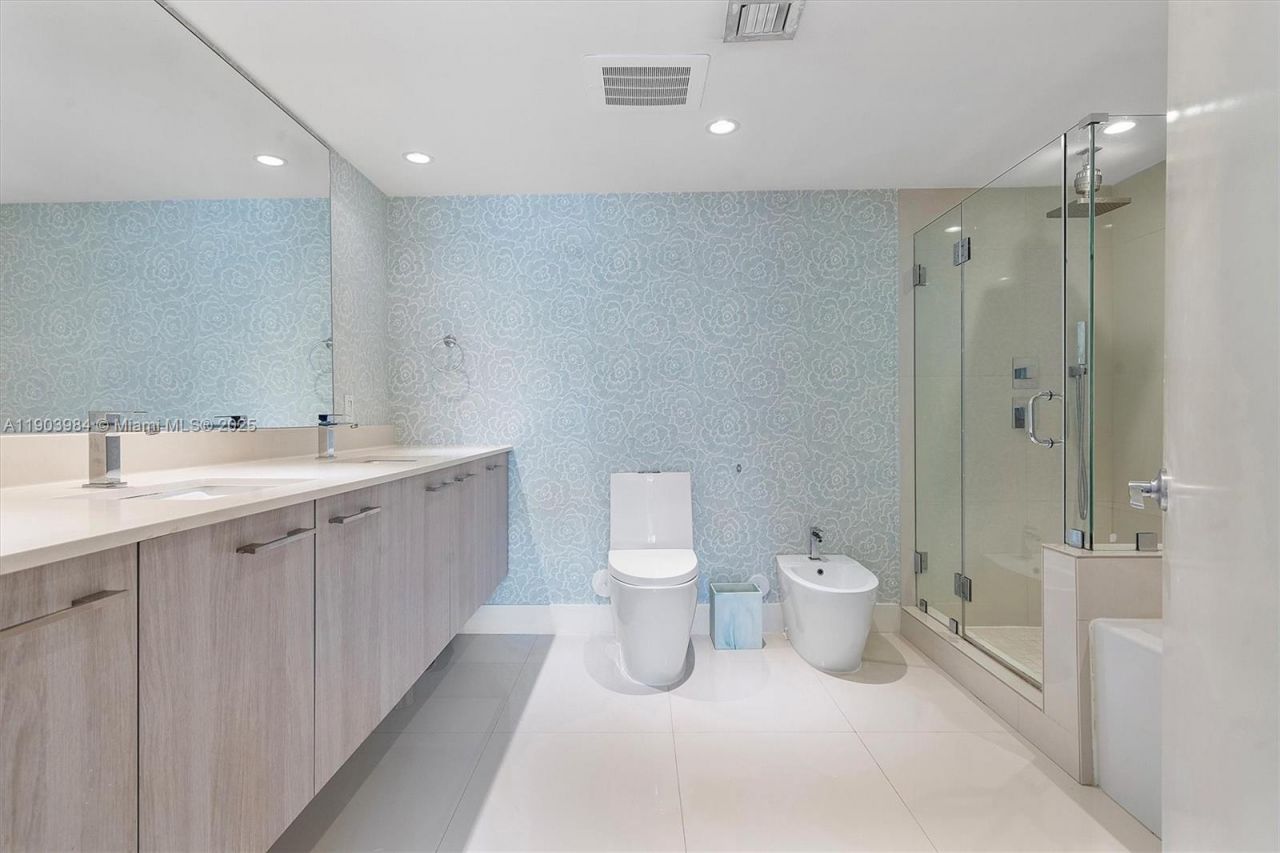 1133 102nd St, Unit 301, Bay Harbor Islands, FL 33154 Photo