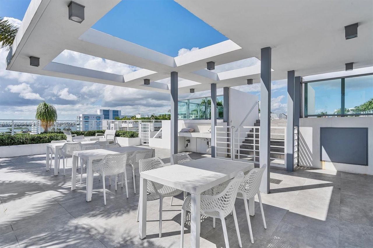 1133 102nd St, Unit 301, Bay Harbor Islands, FL 33154 Photo