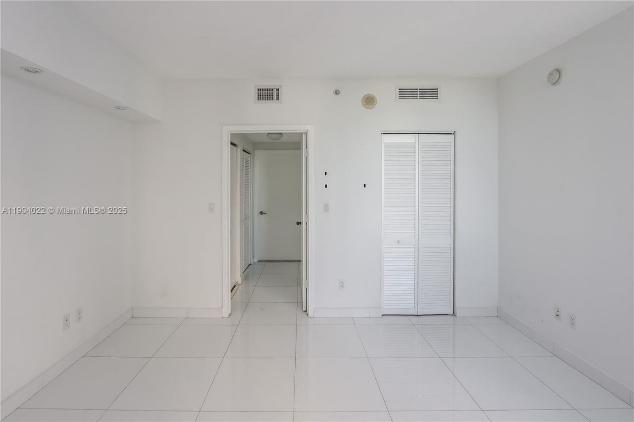 325 S Biscayne Blvd, Unit 1722, Miami, FL 33131 Photo