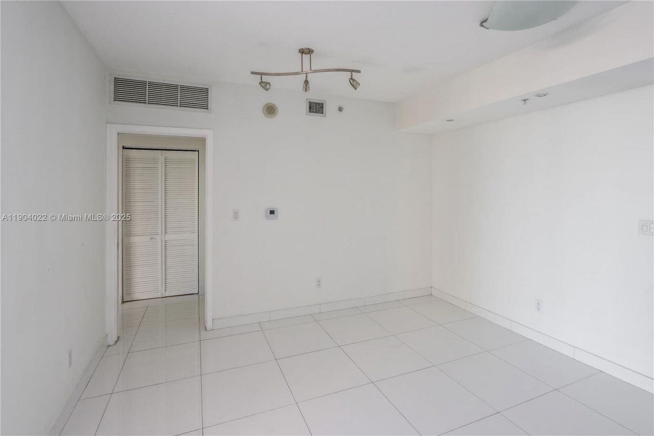 325 S Biscayne Blvd, Unit 1722, Miami, FL 33131 Photo