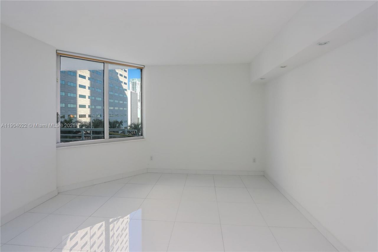 325 S Biscayne Blvd, Unit 1722, Miami, FL 33131 Photo