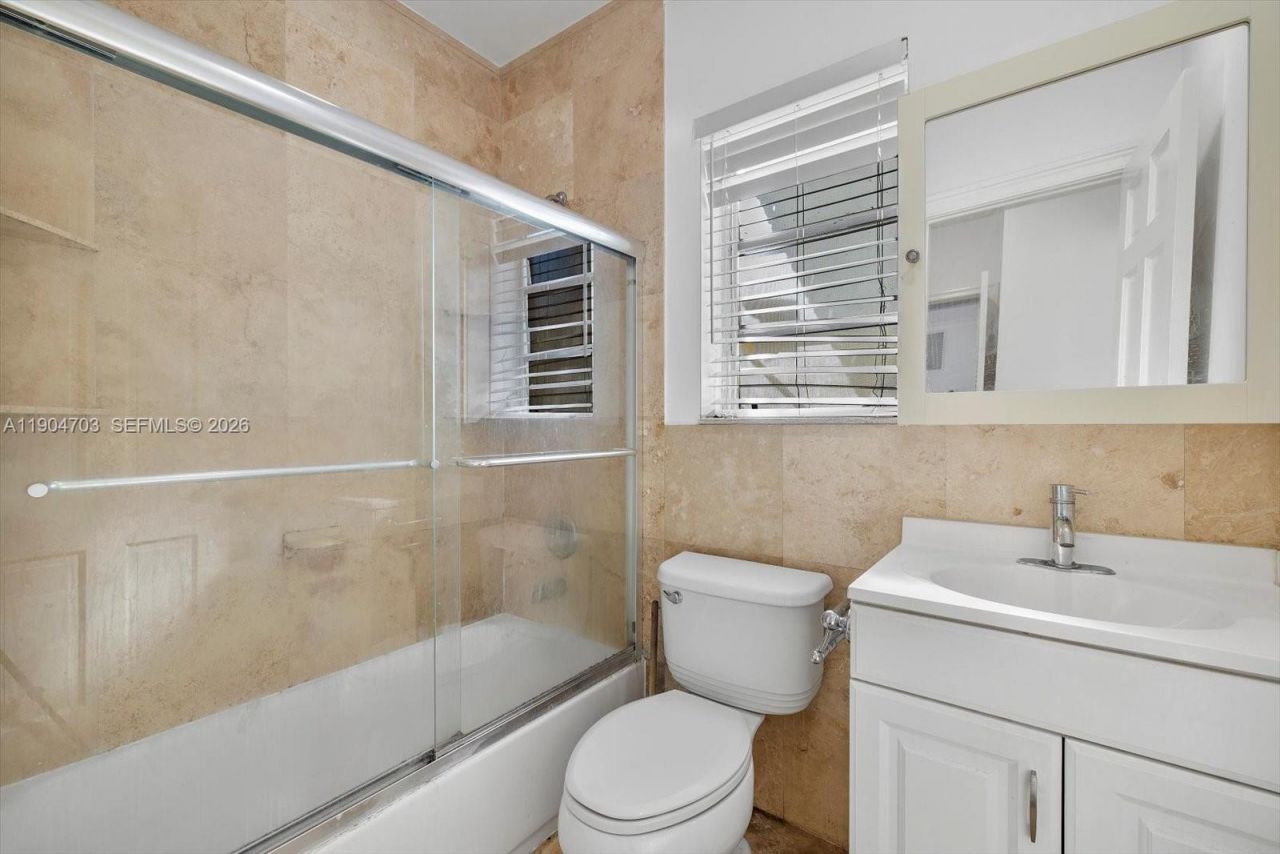 8826 Emerson Ave, Surfside, FL 33154 Photo