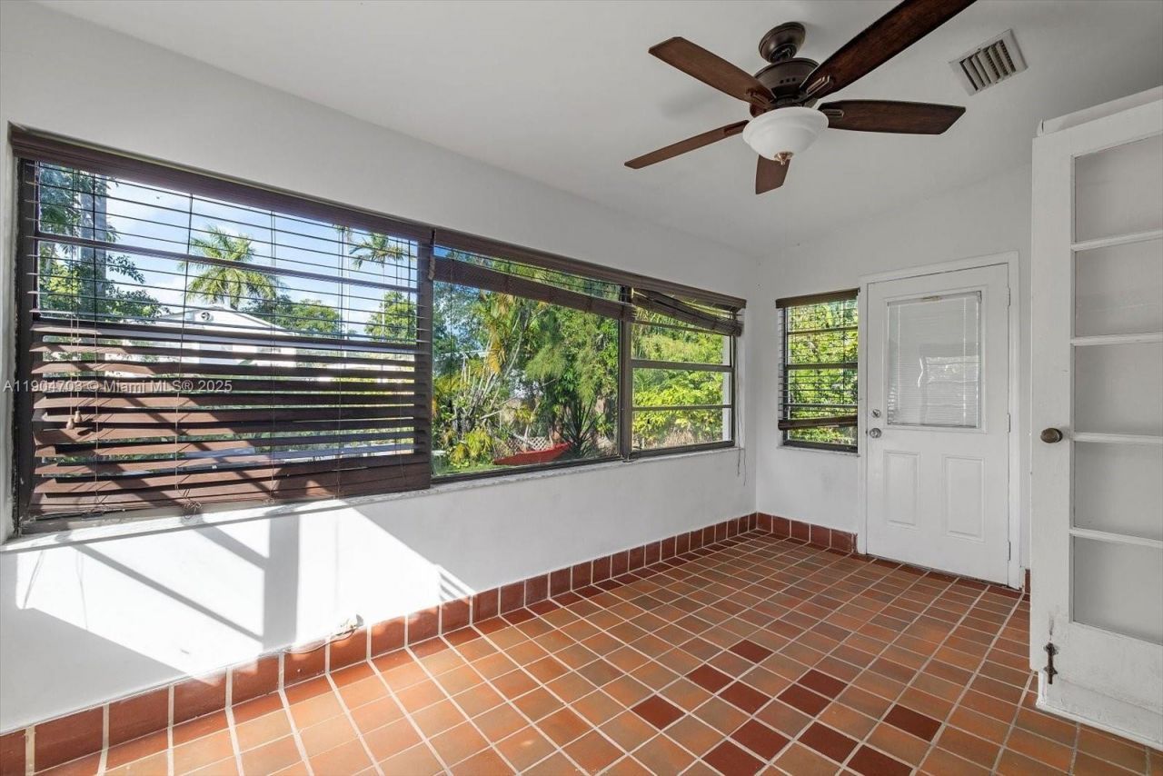 8826 Emerson Ave, Surfside, FL 33154 Photo