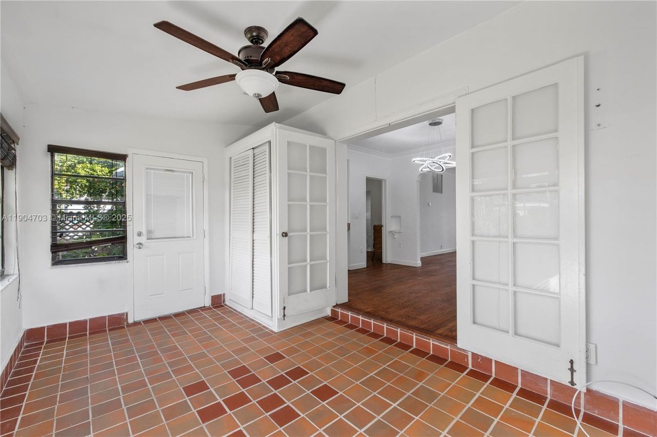 8826 Emerson Ave, Surfside, FL 33154 Photo