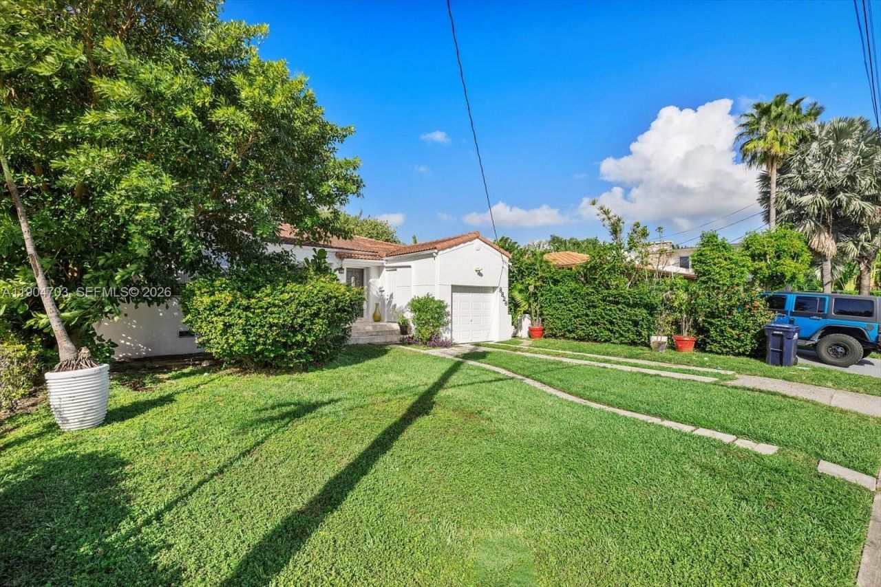 8826 Emerson Ave, Surfside, FL 33154 Photo