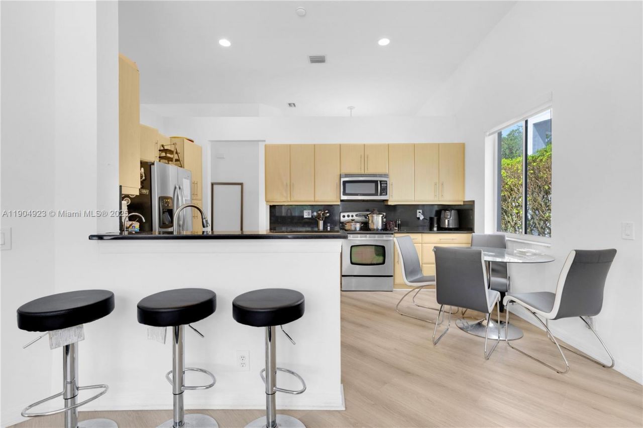 1102 Camellia Cir, Weston, FL 33326 Photo