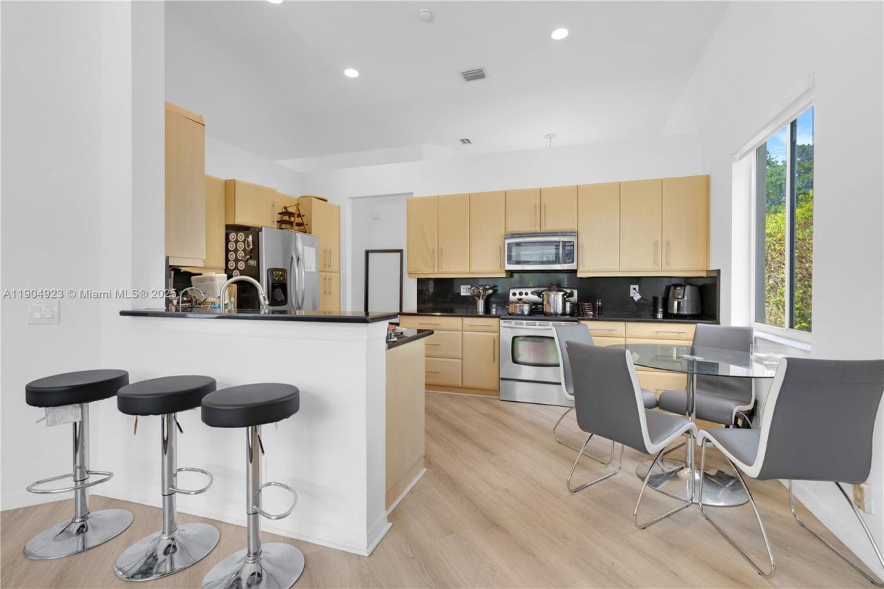 1102 Camellia Cir, Weston, FL 33326 Photo