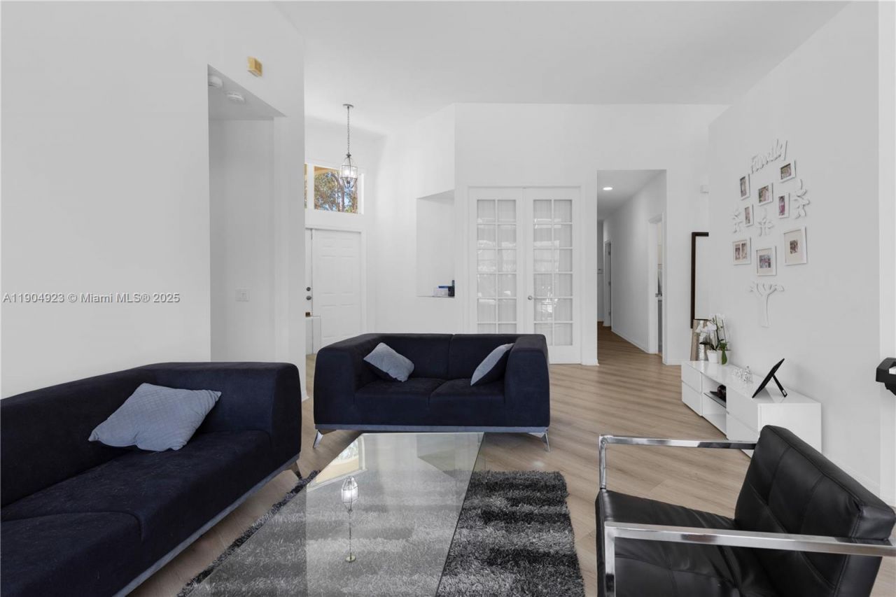 1102 Camellia Cir, Weston, FL 33326 Photo